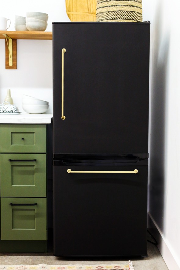 black refrigerator handles